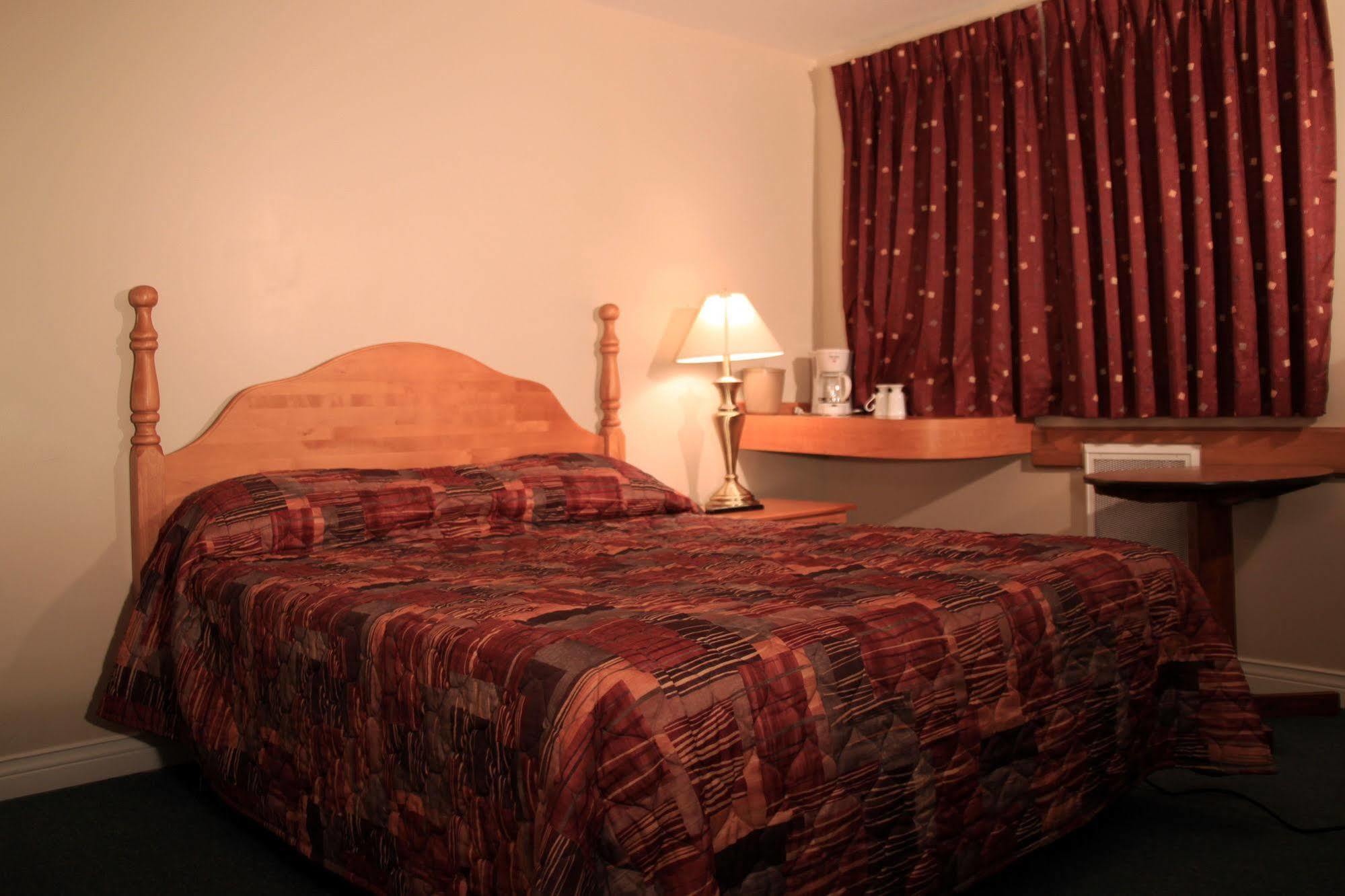 Alpine Motor Inn Alma Esterno foto